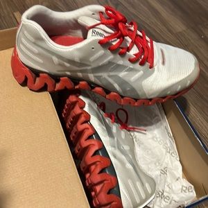 Womens Reebok size 9